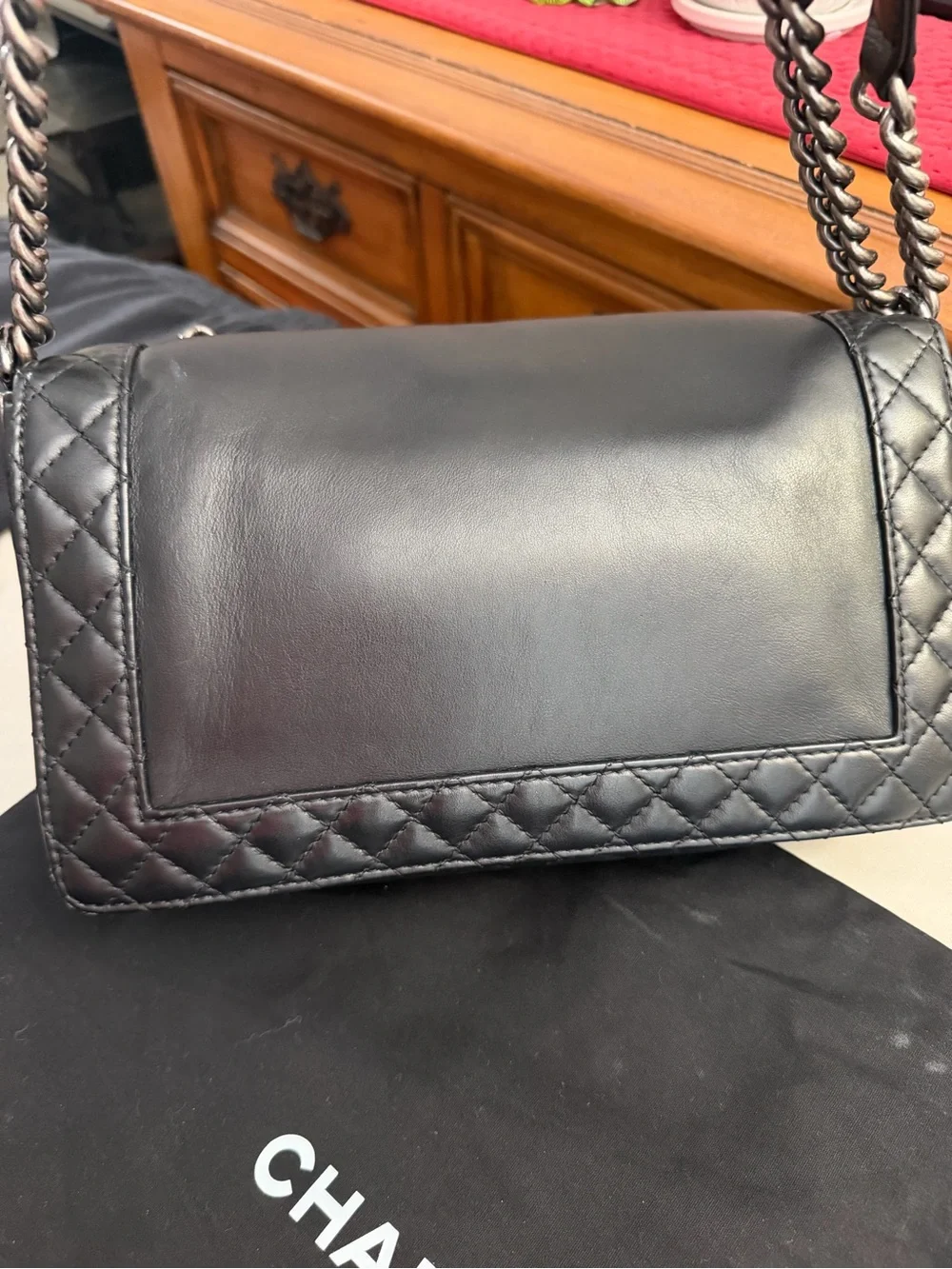 CHANEL Black Quilted Leather Shoulder Bag with Gunmetal Chains